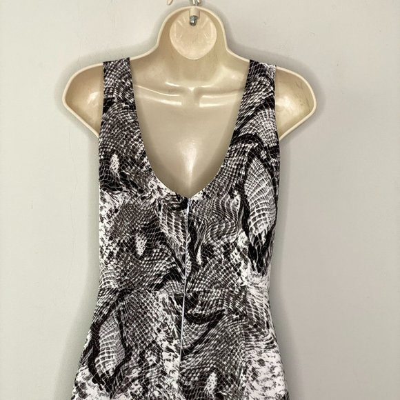 BB Dakota Sleeveless Snakeskin Print Sheath Dress "Vickie' Gray White Sz Medium - Picture 8 of 9